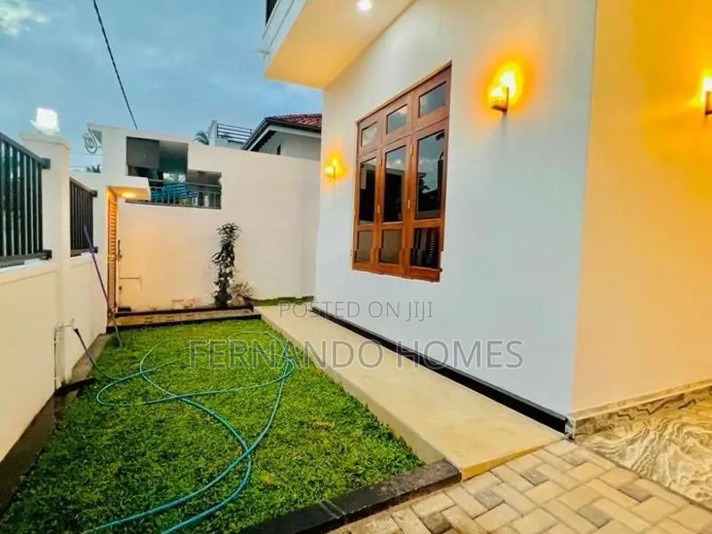 Value Built Brand New Upstairs 4 Bed Rooms House For Sale in Negombo