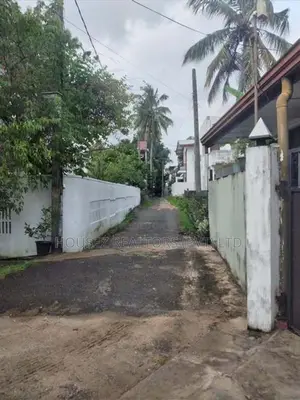 Prime 15-Perch Land with Annex for Sale in Kandana