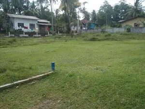 අතුරුගිරිය නගරයට ආසන්නව බිම් කොටසක් විකිණීමට
