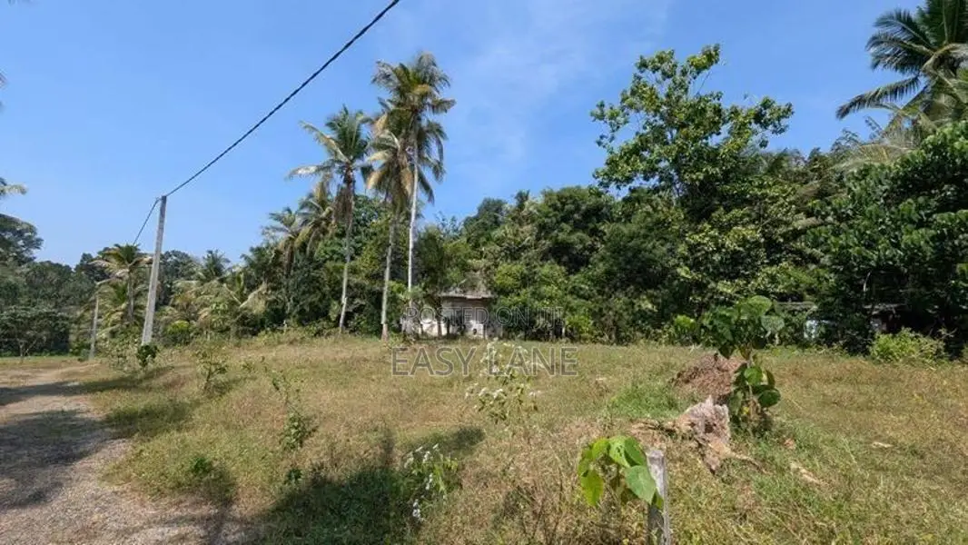 කඹුරාගල්ල හංදියෙන් ඉඩමක්