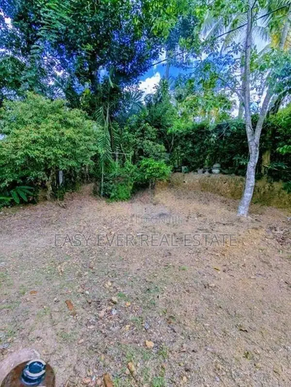 Athurugiriya Land with House for Sale