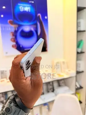 Samsung Galaxy S25 256GB (Used)