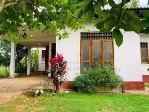 House කුරුණෑගල - පුත්තලම ප්‍රධාන මාර්ගයට නුදුරින්, පල්ලන්දෙණිය