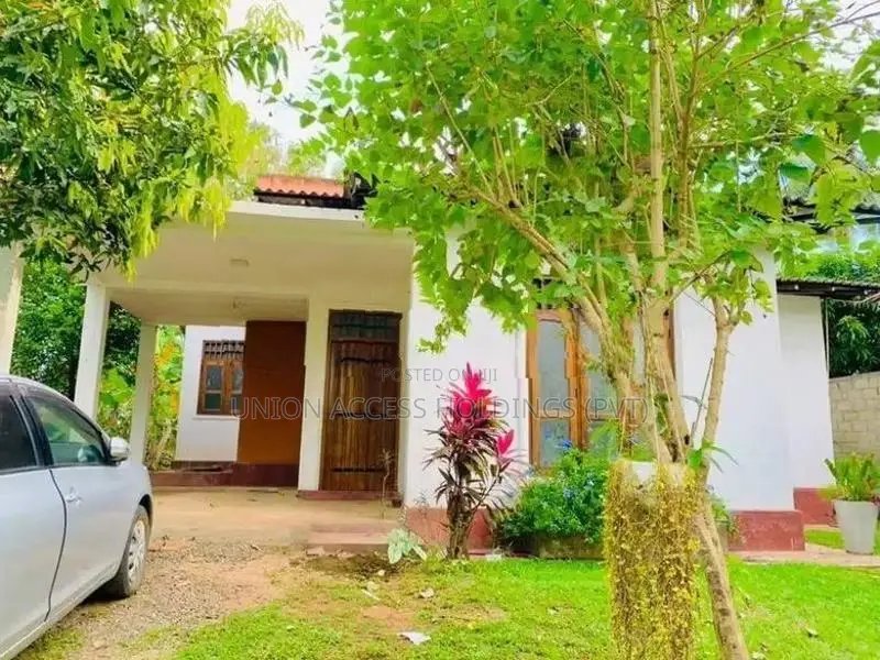 House කුරුණෑගල - පුත්තලම ප්‍රධාන මාර්ගයට නුදුරින්, පල්ලන්දෙණිය