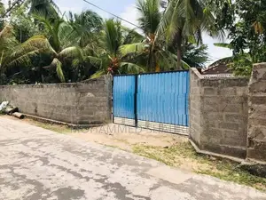 Land with Small House for Sale Akkaraipattu