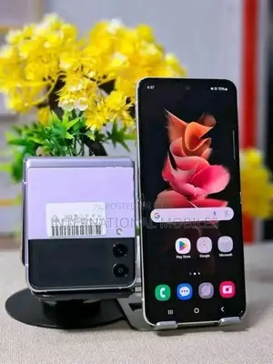 Samsung Z Flip 4 256GB 5G (Used)