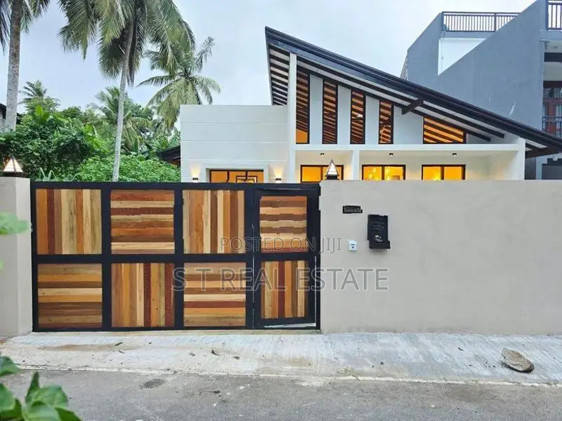Newly Build Single Story House For Sale In Kahathuduwa