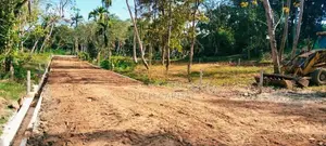 ගාල්ල පුරවරයෙන් මඩොල් දූව වැවට මායිම්ව විකිණීමට බිම් කොටස්