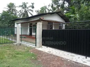 Villa for Short Term Rental in Ja Ela