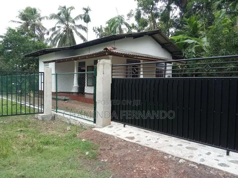 Villa for Short Term Rental in Ja Ela