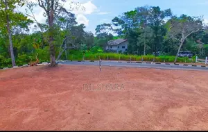 මාතර නගරසිමාවට විනඩි 10 ඉඩම