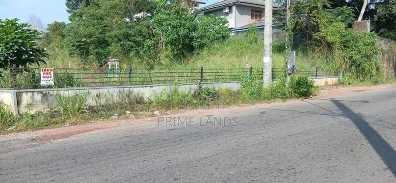 Piliyandala Madapatha Bus Road Facing Land for Sale