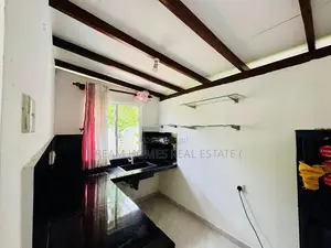 Beautiful 4-Bedroom Family Home in Thunadahena