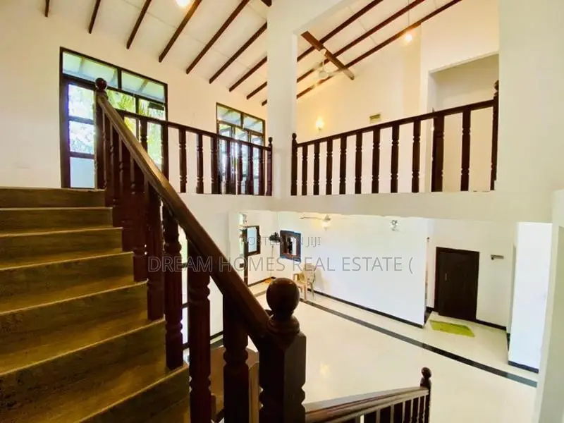 10.9 Perches Beautiful 2-Storey Home for Sale –Athurugiriya