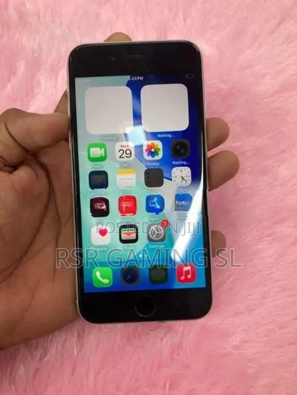 Apple iPhone SE 2 128GB (Used)