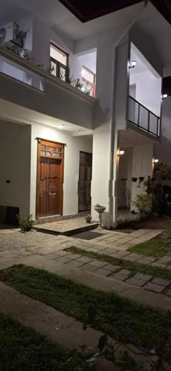 Luxury House for Sale in Papiliyana