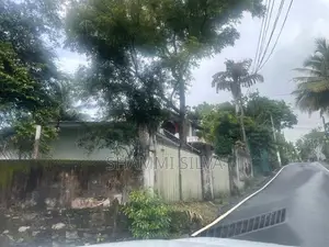 Thalawathugoda Land with Old House for Sale
