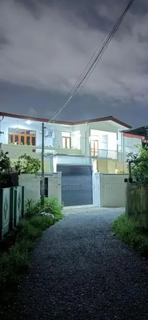Luxury House for Sale in Papiliyana
