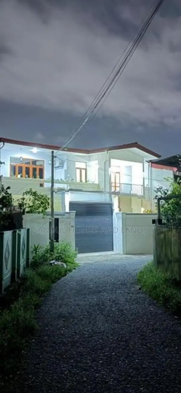 Luxury House for Sale in Papiliyana
