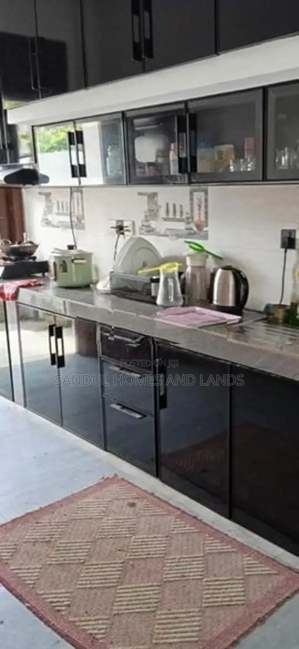 Luxury House for Sale in Papiliyana