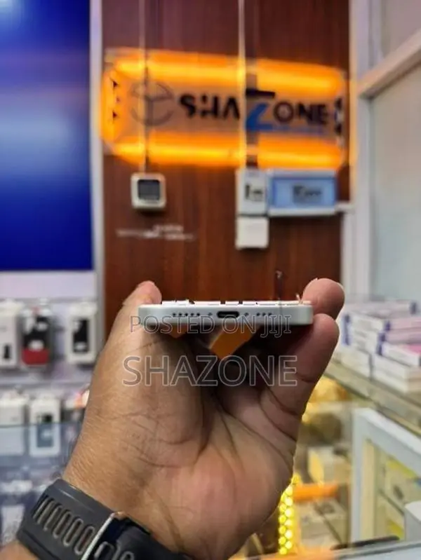 Apple iPhone 17 HN/A (Sim + Esim) (Used)