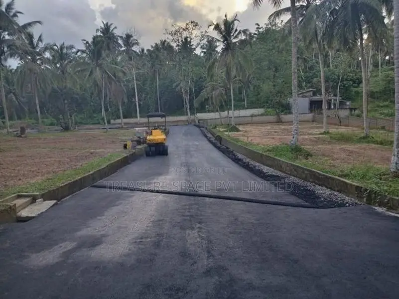 Land for sale at Athurugiriya with easy access to Colombo