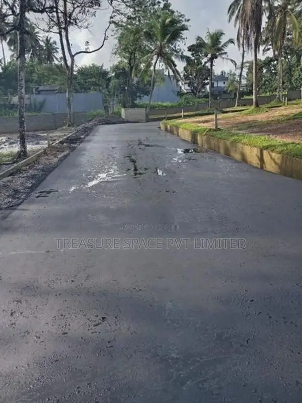Land for sale at Athurugiriya with easy access to Colombo