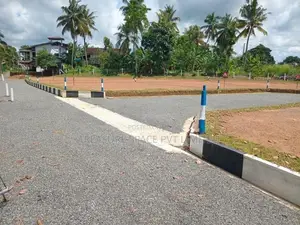Land for sale at Kahathuduwa - 150m to 120 bus route