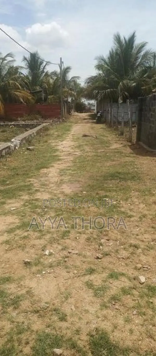 LAND FOR SALE IN ADDALAICHENAI -05