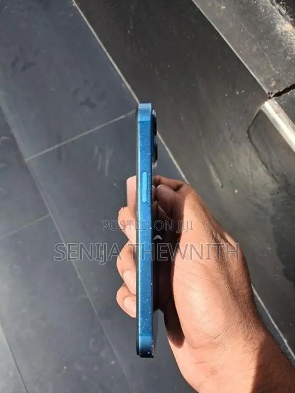 Apple iPhone 13 (Used)