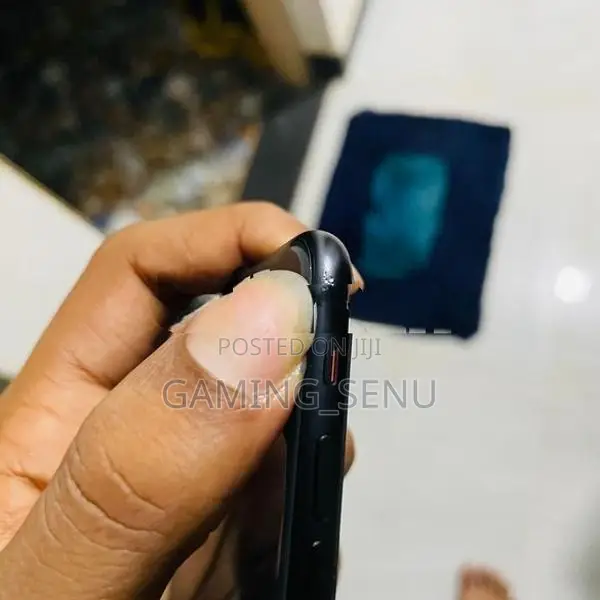 Apple iPhone SE 2 (Used)