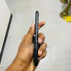 Apple iPhone SE 2 (Used)