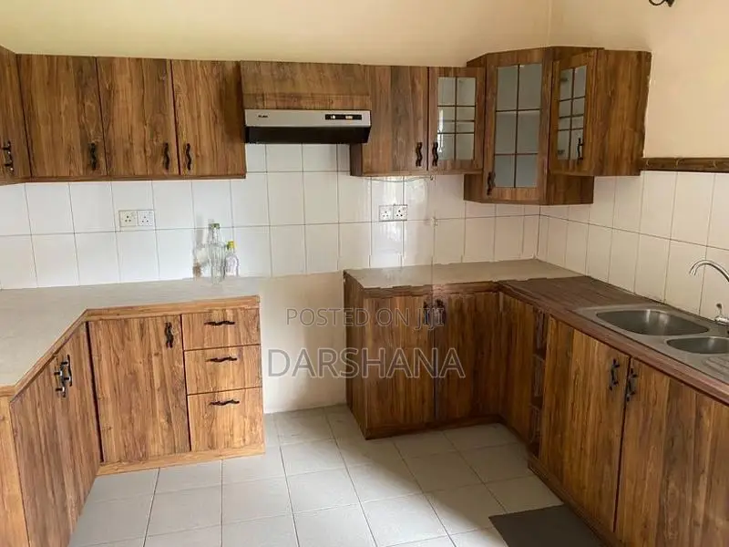 Comfortable House Near Galle Road, Rathmalana
