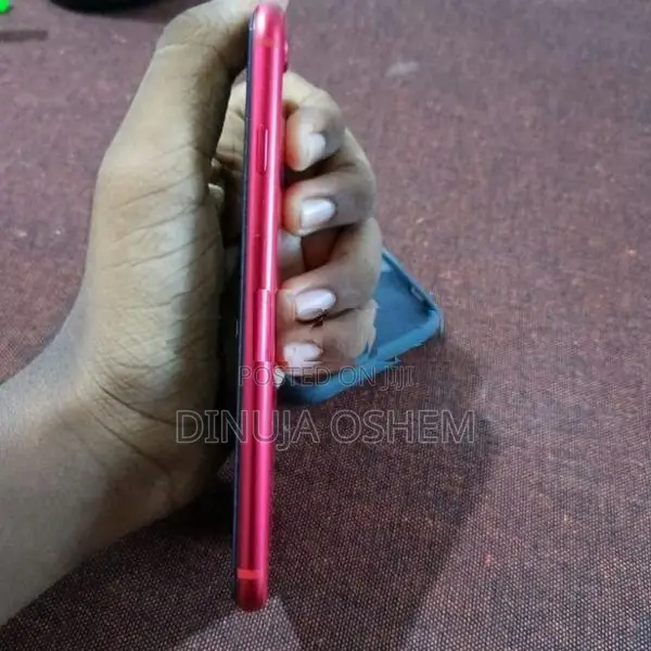 Apple iPhone SE 2 (Used)