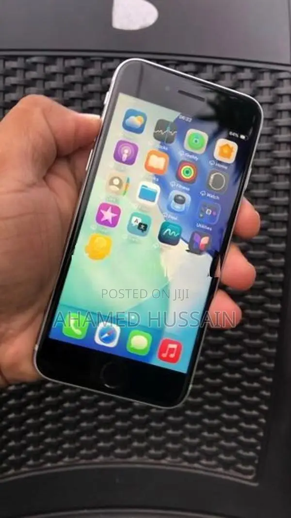 Apple iPhone SE 2 128GB (Used)