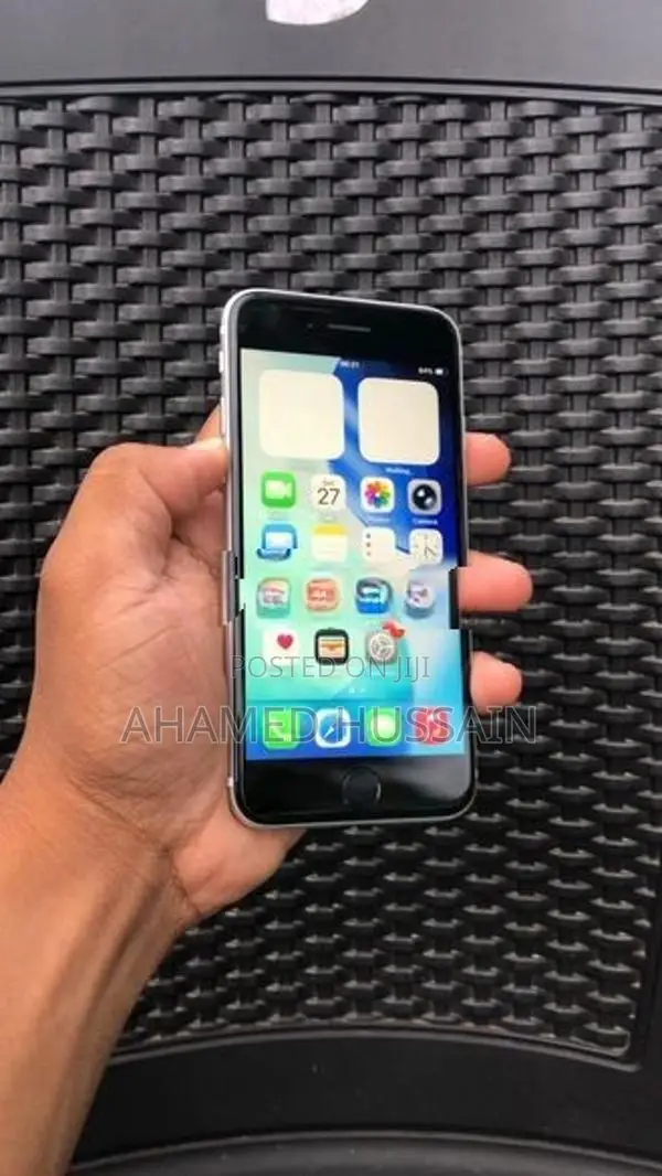 Apple iPhone SE 2 128GB (Used)