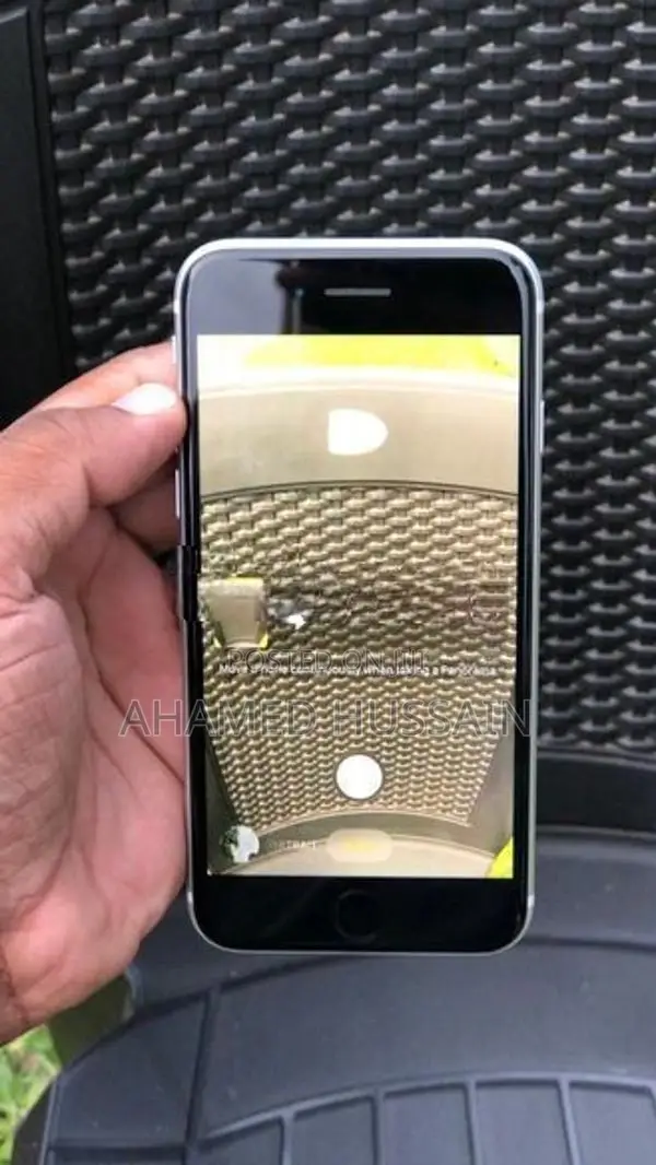 Apple iPhone SE 2 128GB (Used)