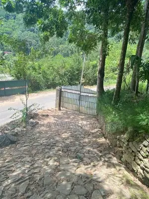 වටිනා නිවසක් සහිත ඉඩමක්