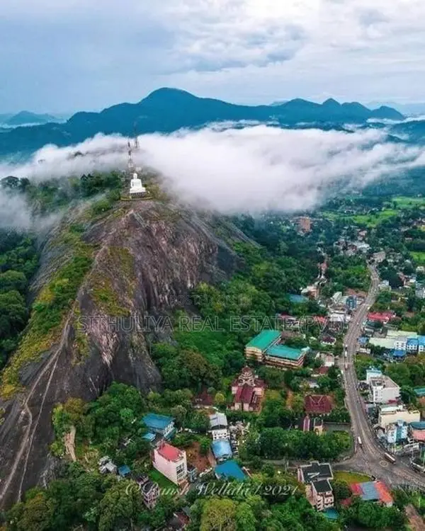 පොතුහැර දුම්රියපොළට සම්පයෙන් නේවාසික බිම් කොටසක්
