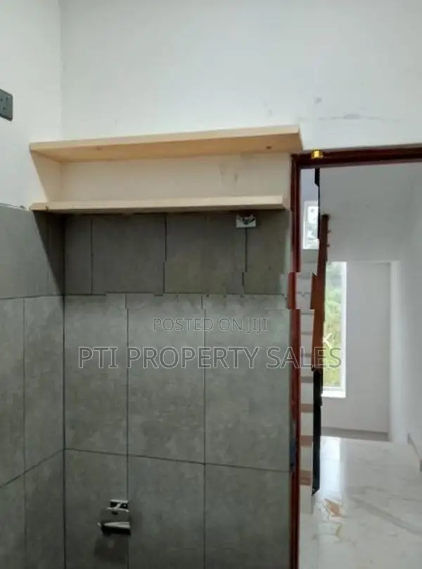 Luxury Two-Story Home – Kahathuduwa