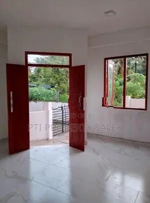 Luxury Two-Story Home – Kahathuduwa