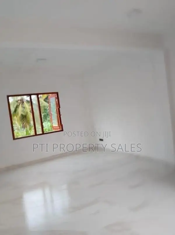 Luxury Two-Story Home – Kahathuduwa