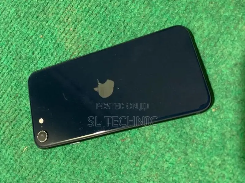 Apple iPhone SE 3 (Used)