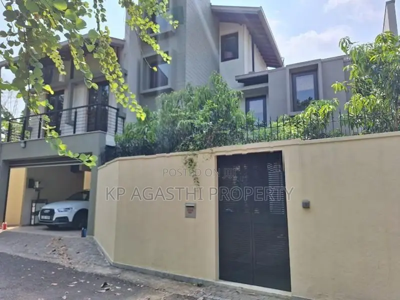 Super Luxury House with Furnitured for Sale Colombo 5