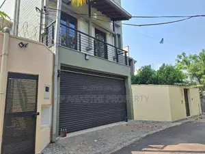 Super Luxury House with Furnitured for Sale Colombo 5