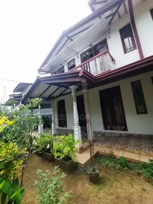 කැලණිය කොපියාවත්ත පාරේ කාමර 7ක විශාල දෙමහල් නිවසක් විකිණීමට