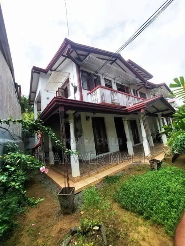 කැලණිය කොපියාවත්ත පාරේ කාමර 7ක විශාල දෙමහල් නිවසක් විකිණීමට