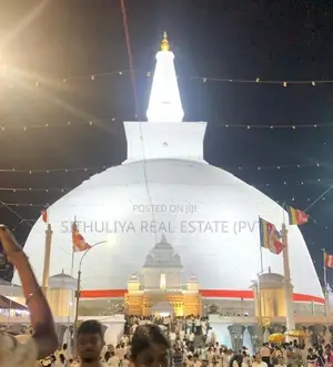 අනුරාධපුර නගරයට සමීපයෙන් බිම් කොටස්