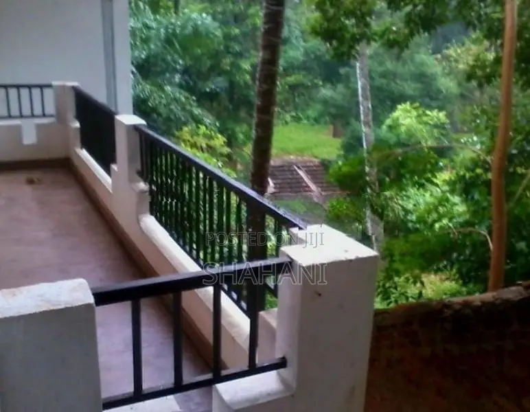 Lake View House in Aniwatta