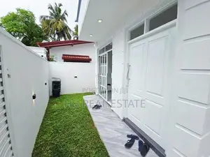 Newly Build Luxury Three Story House For Sale-Kesbewa